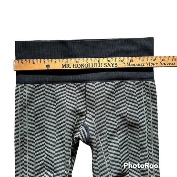 Lululemon In the Flow‎ Capri Crop Leggings Size 6 Heathered Fatigue Green Black - Picture 8 of 11